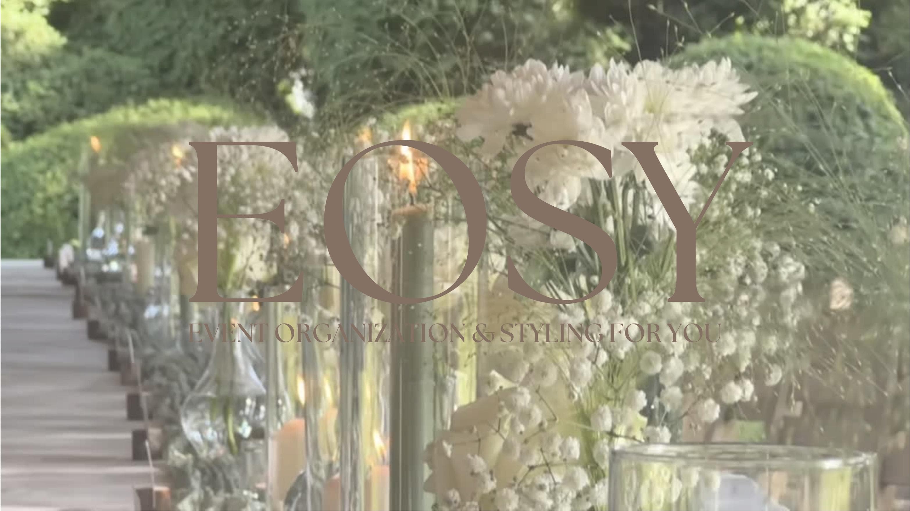 EOSY eventorganisatie en styling bij een buitentafel